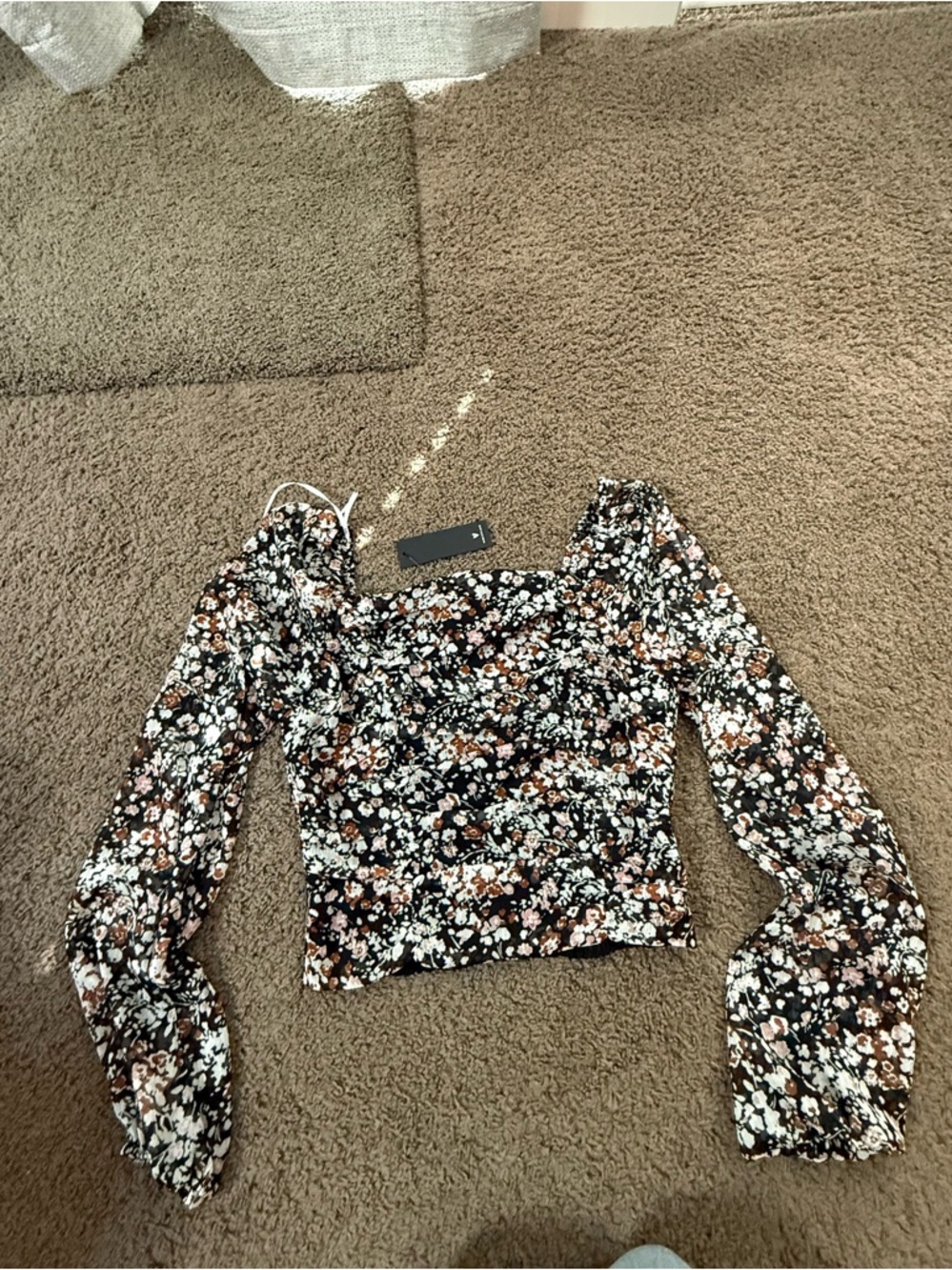 Lulu's Black Floral Square-Neck Long-Sleeve Crop Top